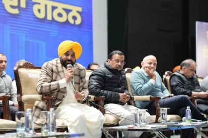 Arvind Kejriwal and CM Mann met with traders and shopkeepers in Punjab