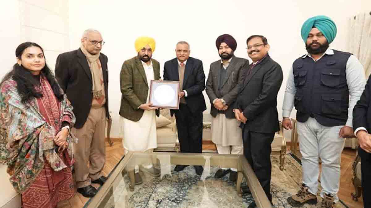 Punjab: मोहाली एयरपोर्ट से शुरू हो इंटरनेशनल फ्लाइट- CM मान ने की वकालत