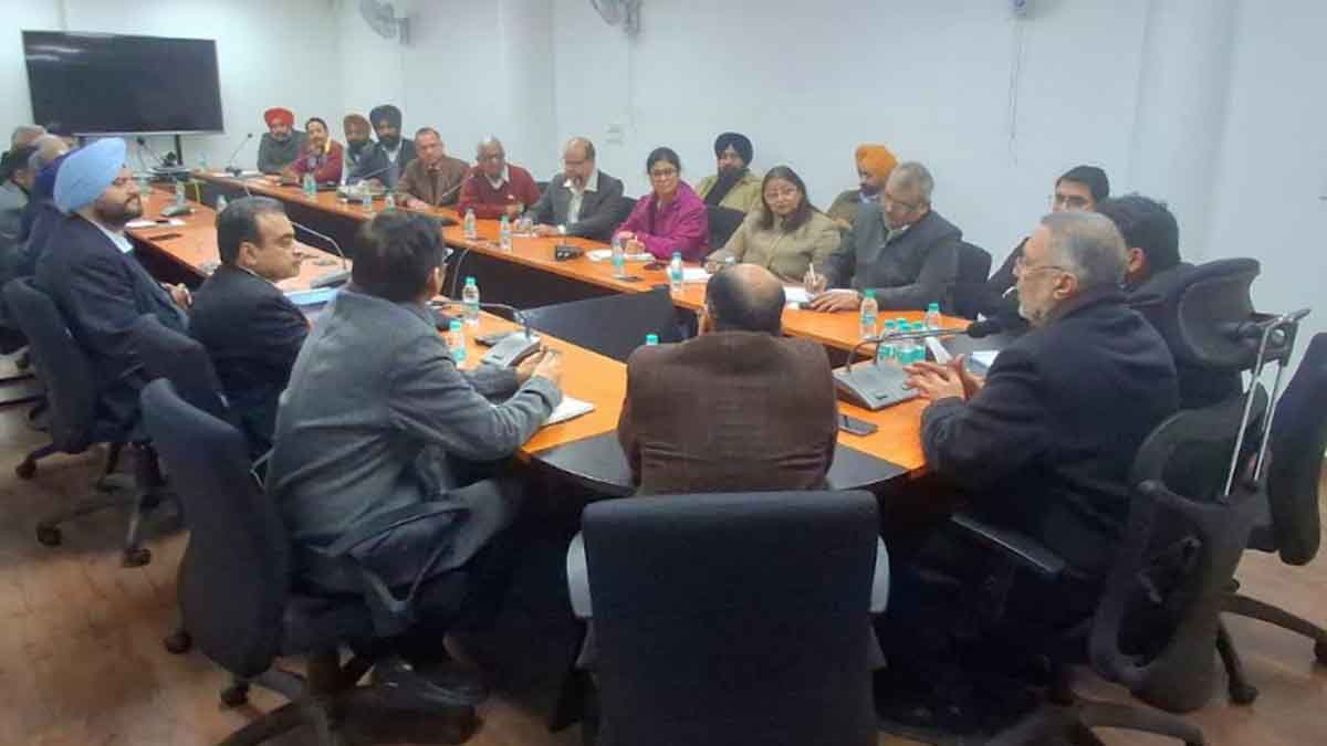 Punjab: स्वास्थ्य मंत्री ने मुख्यमंत्री स्वास्थ्य योजना की समीक्षा की; मेडिकल कॉलेजों और डॉक्टरों ने पूर्ण समर्थन का दिया आश्वासन