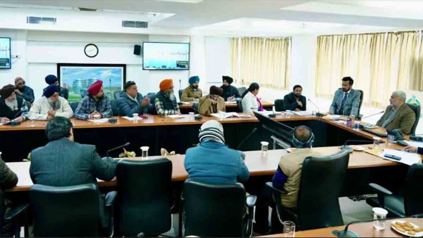 Lal Chand Kataruchak meets with Forest Workers Union