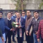 Rakesh Rathore extended a floral welcome to National General Secretary Tarun Chugh