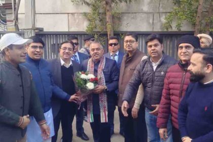 Rakesh Rathore extended a floral welcome to National General Secretary Tarun Chugh