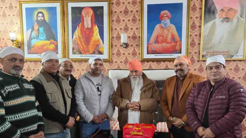 पूर्व सांसद सुशील रिंकू नए वर्ष के पहले दिन डेरा सचखंड बल्ला में हुए नतमस्तक