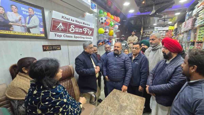 AAP के नेताओं की हुक्म बजाने की बजाए आम लोगों की सुरक्षा करें पुलिस - सुशील रिंकू