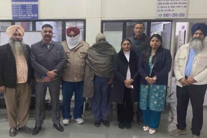 Vigilance Bureau caught forest department guard and daily wage worker accepting bribe