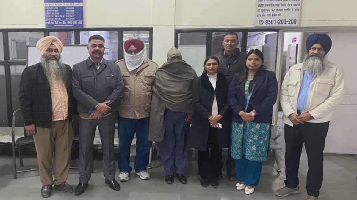 Punjab: विजिलेंस ब्यूरो का एक्शन, गार्ड और दिहाड़ीदार को रिश्वत लेते रंगे हाथों किया काबू