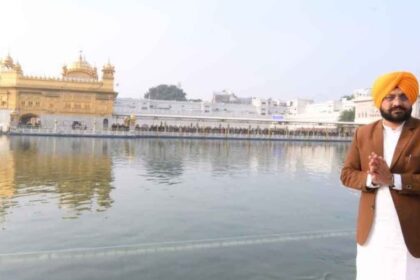 Punjab News: नंगे पांव चलकर श्री अकाल तख़्त साहिब पेश हुए तरुनप्रीत सिंह सौंद