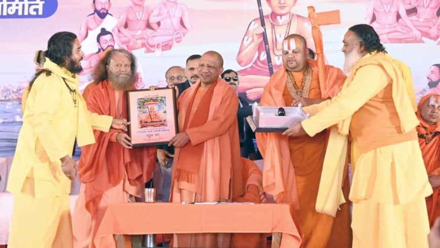 UP News: जगद्गुरु रामानंदाचार्य जी के 726वें प्राकट्य महोत्सव में शामिल हुए मुख्यमंत्री योगी आदित्यनाथ