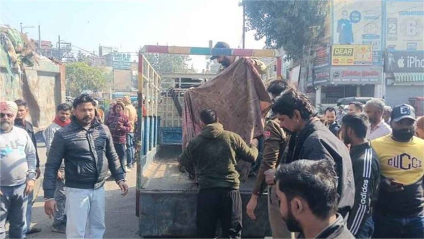 Jalandhar News: जालंधर में कूड़ा ढोने वाले टिप्पर और एक्टिवा की भयानक टक्कर, महिला की मौत