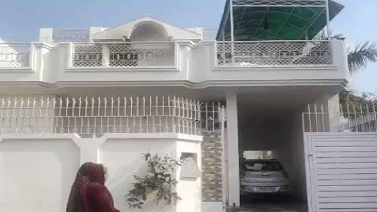 इसी घर में लगी आग