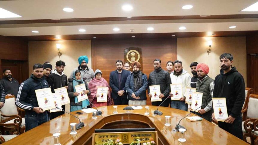 Punjab News: हरदीप सिंह मुंडियां ने नव-नियुक्त उम्मीदवारों को सौंपे नियुक्ति पत्र