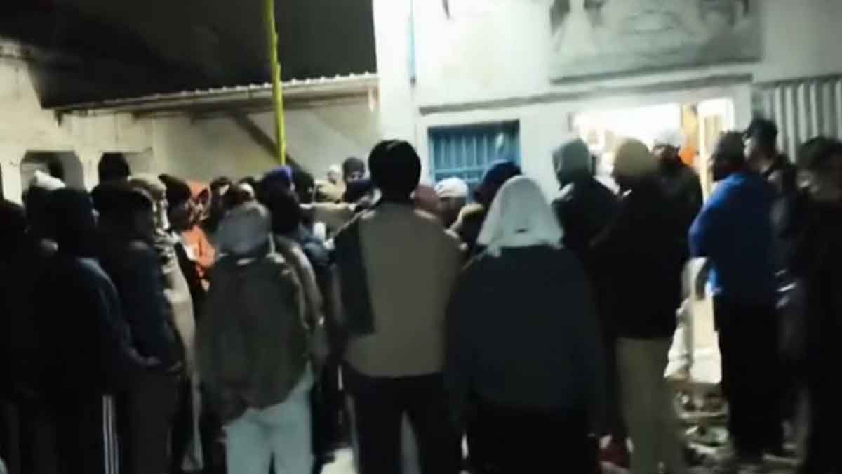 Jalandhar News: जालंधर में गुरु ग्रंथ साहिब की बेअदबी, सिख संगत में भारी रोष, इलाके में तनाव का माहौल