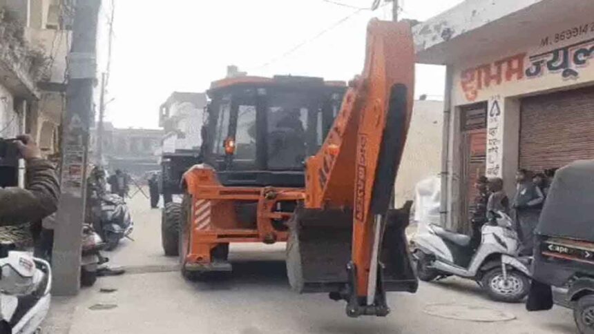 जालंधर में नशा तस्कर के घर पर चला पीला पंजा