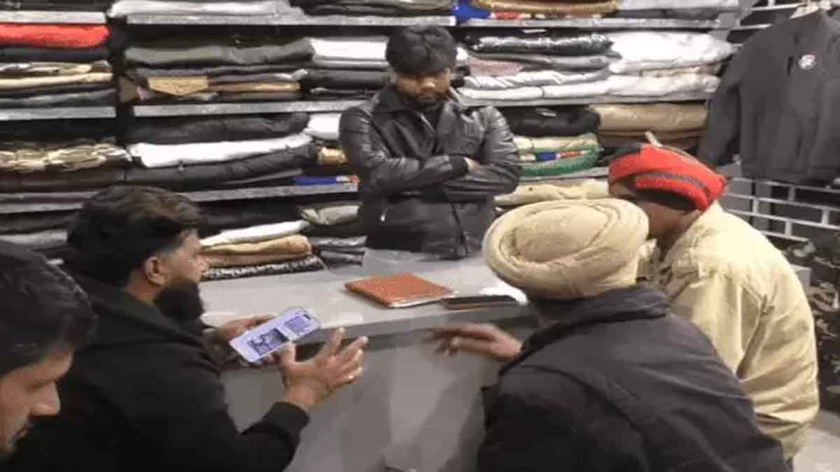 फिरौती न देने पर फायरिंग