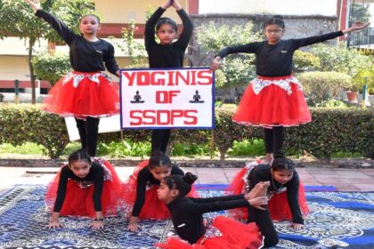 St Soldier News: सेंट सोल्जर की छात्राओं ने योग आसन कर समाज को फिट और स्वस्थ रहने के लिए किया प्रेरित
