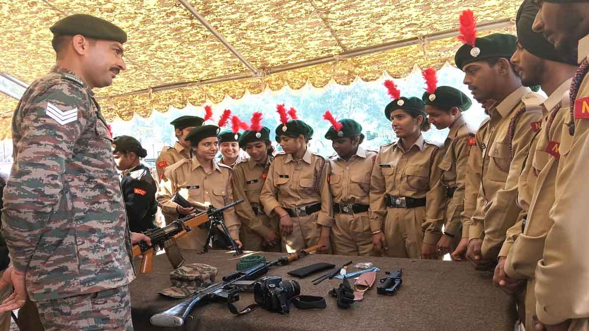 St Soldier News: सेंट सोल्जर कॉलेज के NCC कैडेट्स ने हथियार और रक्षा उपकरण प्रदर्शनी और BMP राइड में लिया हिस्सा