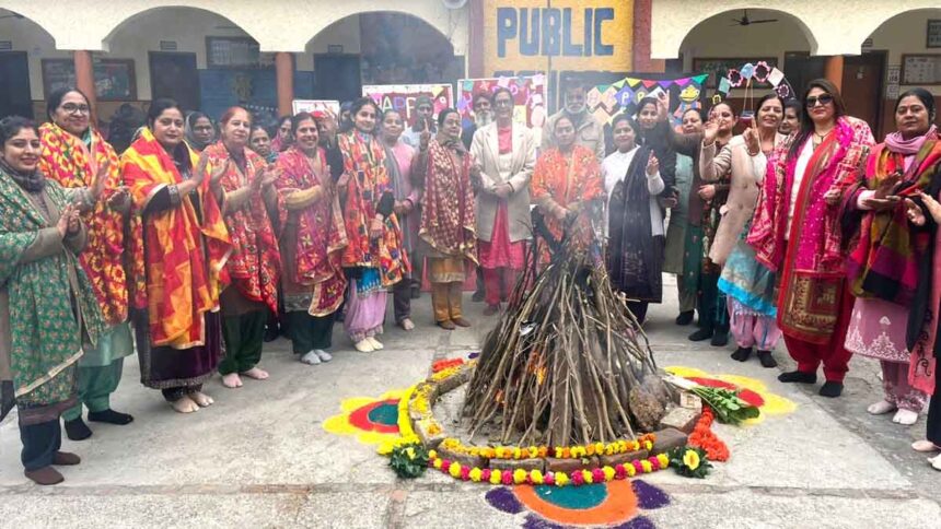 सेंट सोल्जर में हर्षोल्लास से मनाया गया लोहडी का त्यौहार