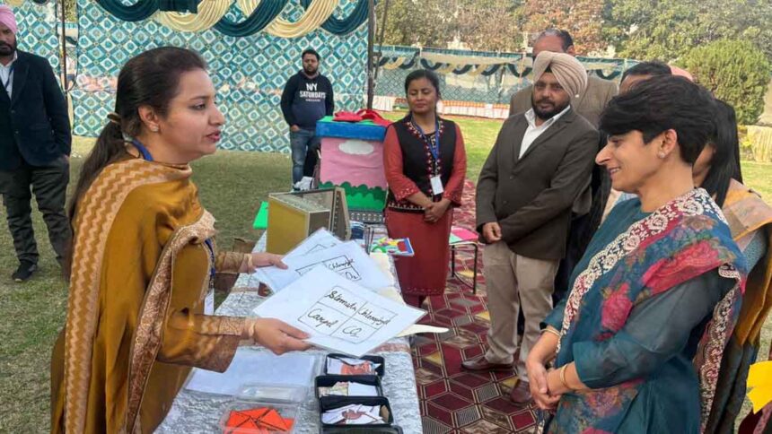 Punjab News: पंजाब की शिक्षा व्यवस्था को नई बुलंदियों पर पहुँचाने के लिए ‘अध्यापक मेले’ में 8 हजार से अधिक अध्यापक हुए शामिल