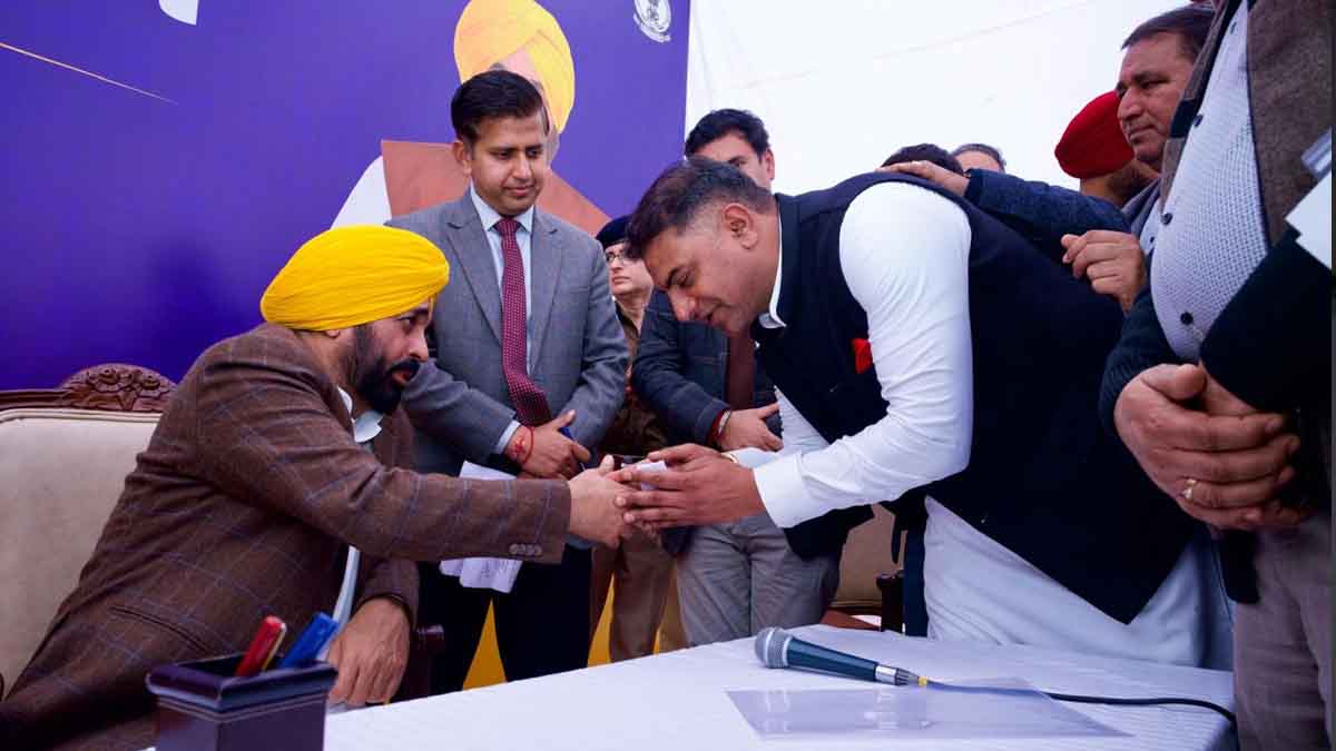 Jalandhar News: मुख्यमंत्री भगवंत सिंह मान से अतुल भगत ने की मुलाकात Jalandhar News: मुख्यमंत्री भगवंत सिंह मान से अतुल भगत ने की मुलाकात