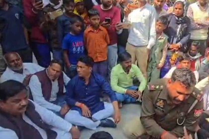 BJP MLA Gyan Tiwari Protest