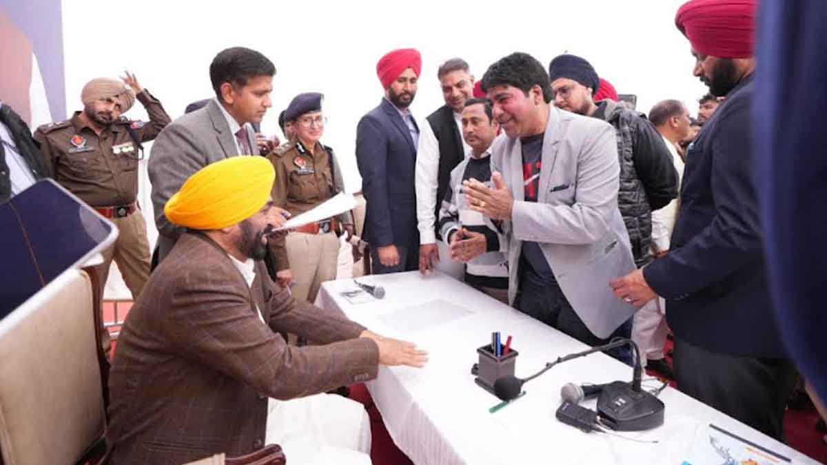 Jalandhar News: मुख्यमंत्री मान दूसरी बार जालंधर पहुंचे, लोक मिलनी के दौरान मौके पर ही किया शिकायतों का निपटारा