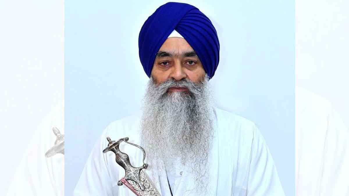 Punjab News: एसजीपीसी की बड़ी कार्रवाई, ज्ञानी रघुबीर सिंह को मुख्य ग्रंथी के पद से हटाया