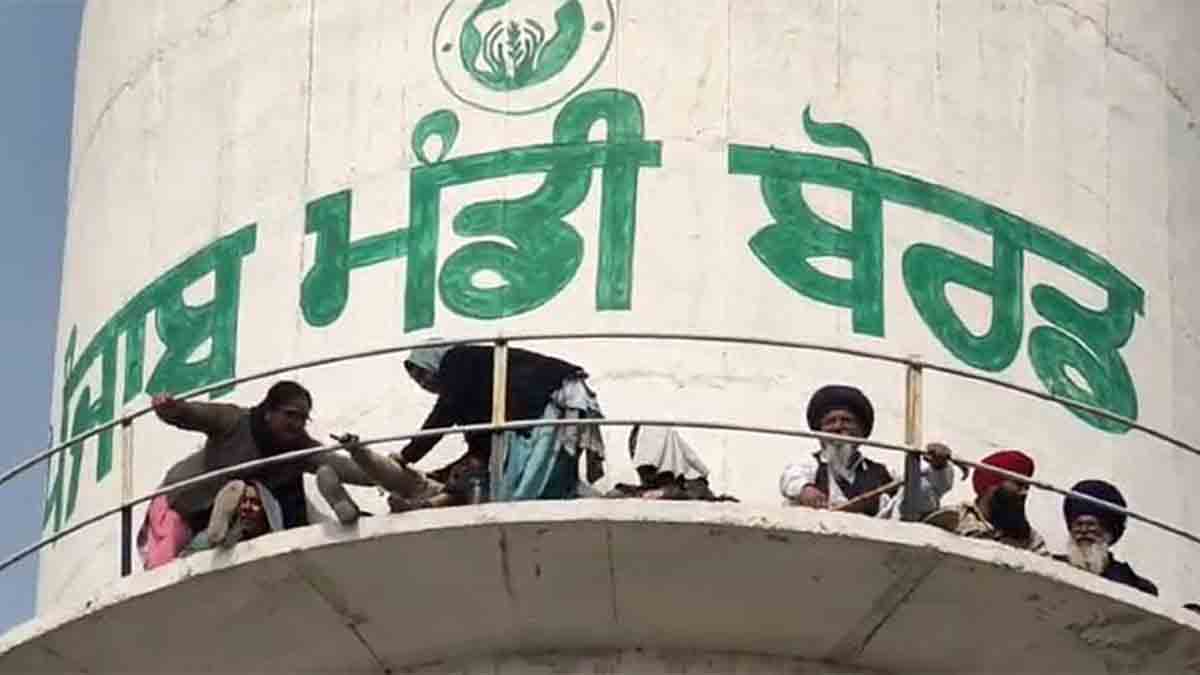 Jalandhar: लतीफपुरा में तनावपूर्ण हालात, टंकी पर चढ़ीं महिलाएं; प्रशासन के खिलाफ प्रदर्शन
