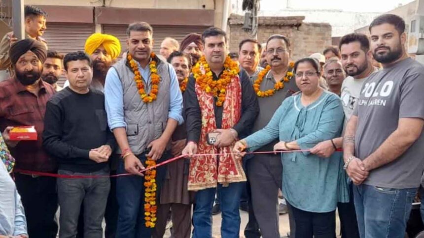 Mayor Vineet Dhir and Atul Bhagat inaugurated streets of Ward No. 62