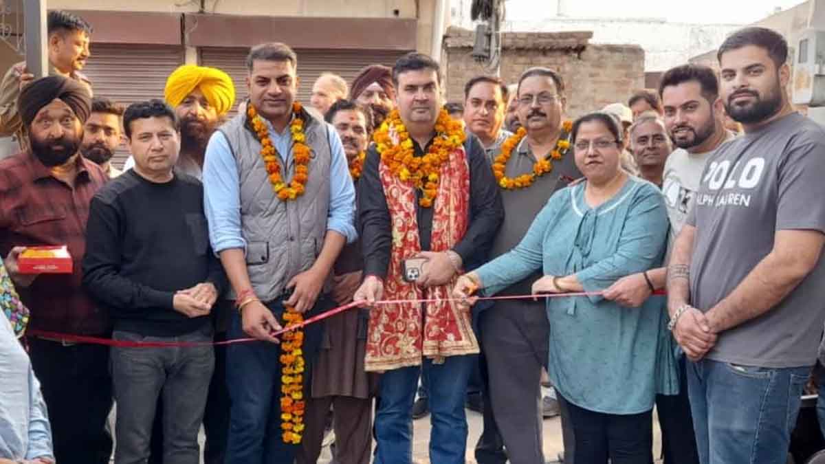 Jalandhar News: मेयर विनीत धीर और अतुल भगत ने किया वार्ड नं. 62 की गलियों का शुभारंभ