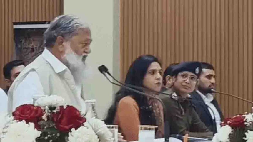anil-vij-sp-upasana-singh-clash-kaithal-grievance-meeting-land-fraud-case