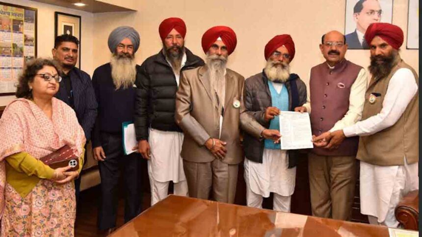 Mohinder Bhagat held meeting with family members of freedom fighters