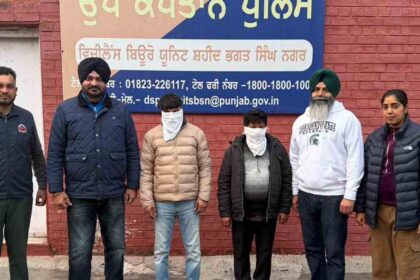 Rent collector and peon caught by Vigilance Bureau accepting bribe