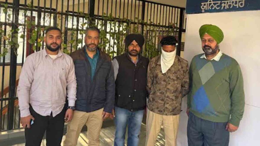 Vigilance Bureau caught deputy court clerk accepting bribe