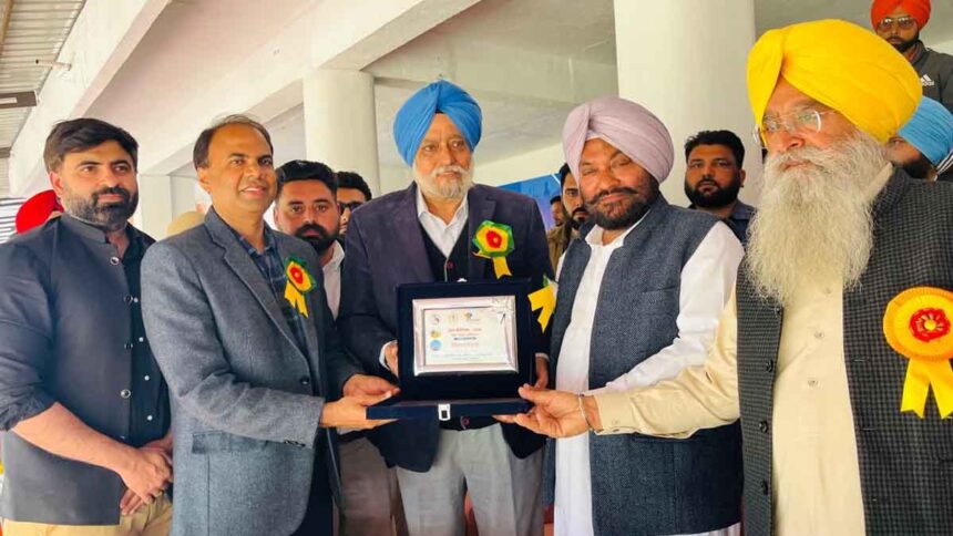 Punjab News: मंत्री गुरमीत सिंह खुड्डियां ने बैलगाड़ी की दौड़ों की शुरुआत के साथ किला रायपुर ग्रामीण ओलंपिक-2026 का किया उद्घाटन