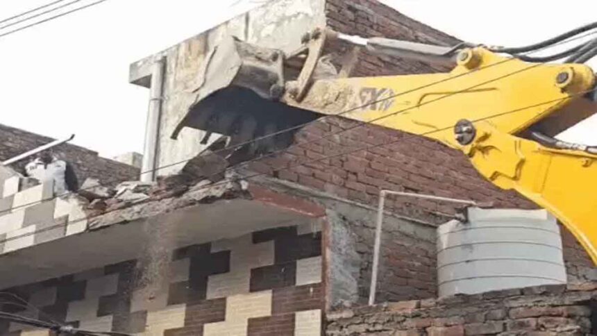 Punjab News: पंजाब में नशा तस्करों पर बड़ी कार्रवाई, अवैध संपत्ति पर चला बुलडोजर