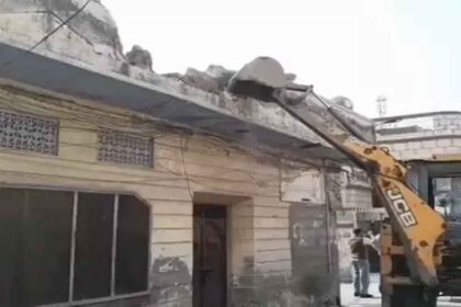 अमृतसर में नशा तस्करों के घर पर चला बुलडोजर