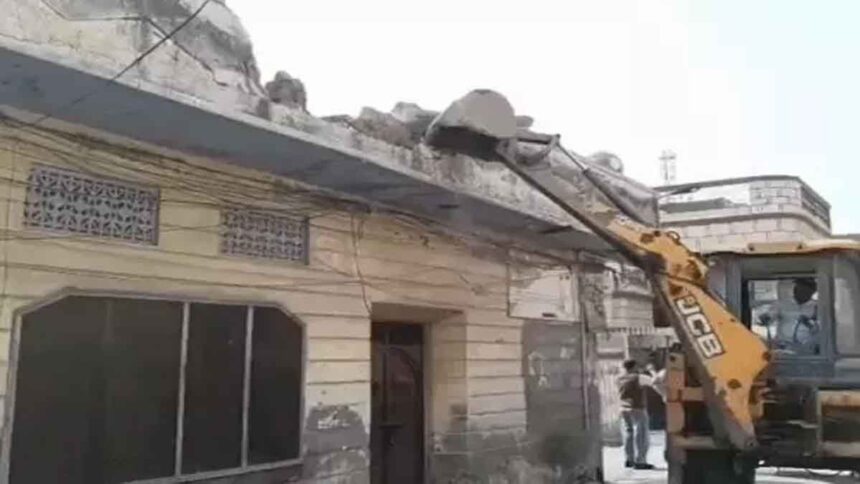 अमृतसर में नशा तस्करों के घर पर चला बुलडोजर