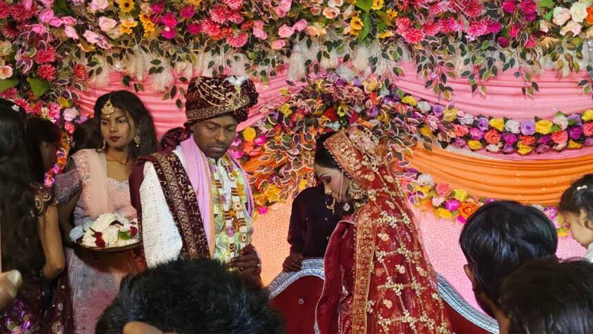 वरमाला से पहले दुल्हन को प्रेमी ने मारी गोली