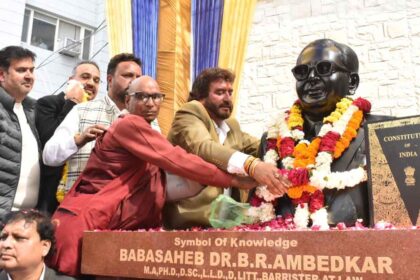 Jalandhar News: चंदन ग्रेवाल ने बाबा साहिब डॉ. भीमराव अंबेडकर जी की प्रतिमा का किया उद्घाटन