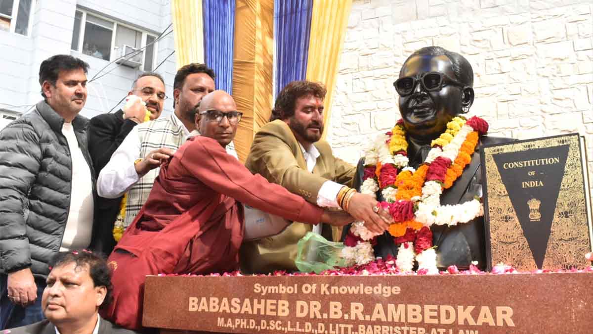 Jalandhar News: चंदन ग्रेवाल ने बाबा साहिब डॉ. भीमराव अंबेडकर जी की प्रतिमा का किया उद्घाटन