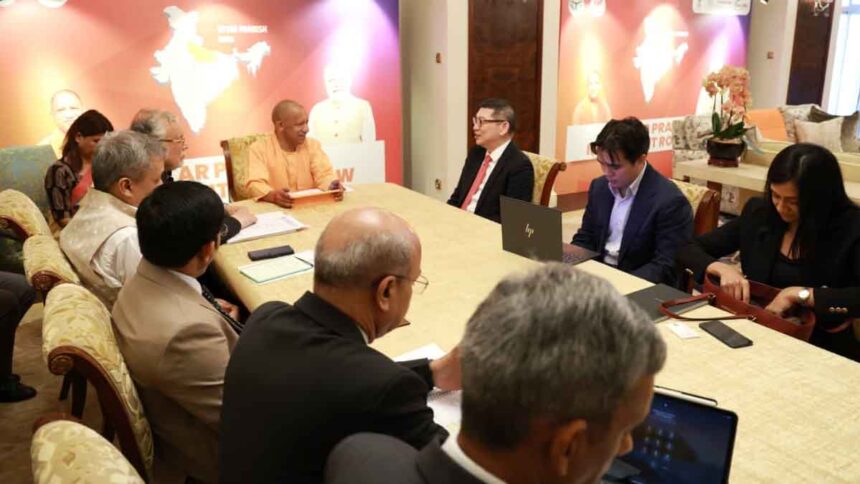 UP News: सिंगापुर में सीएम योगी ने जीआईसी के साथ की दीर्घकालिक निवेश पर विस्तृत चर्चा