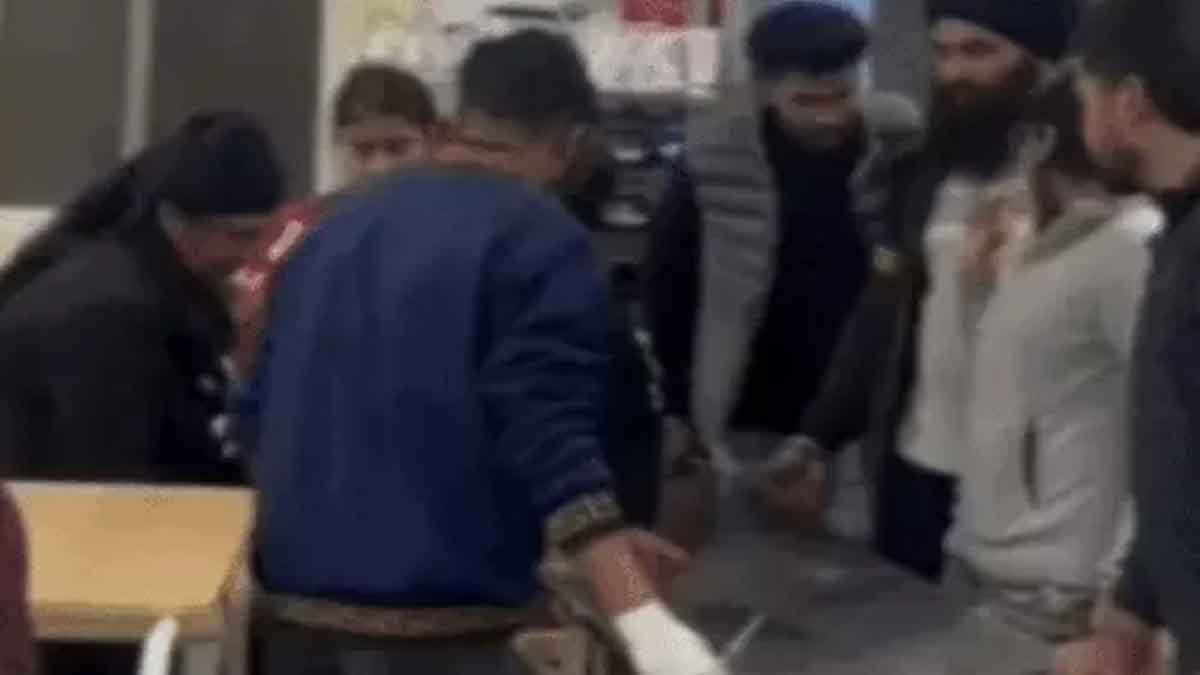 Punjab News: पंजाब में खाना खाने के बाद छात्रों की बिगड़ी तबीयत, बच्चे अस्पताल में भर्ती