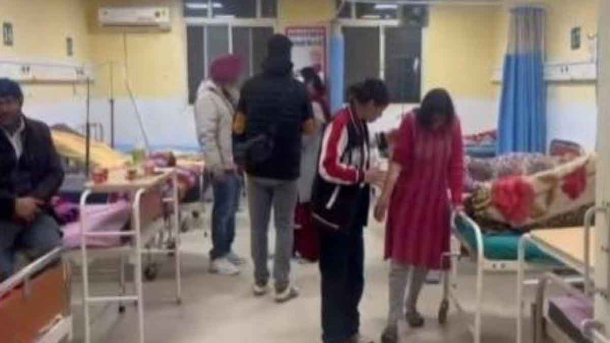 Punjab News: पंजाब में खाना खाने के बाद छात्रों की बिगड़ी तबीयत, बच्चे अस्पताल में भर्ती