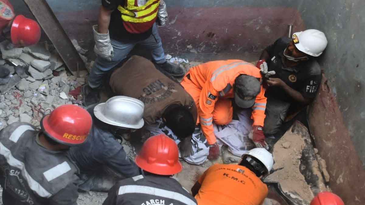 Cylinder Blast: बड़ा हादसा, सिलेंडर ब्लास्ट के बाद ढही तीन मंजिला इमारत, 16 लोगों की मौत