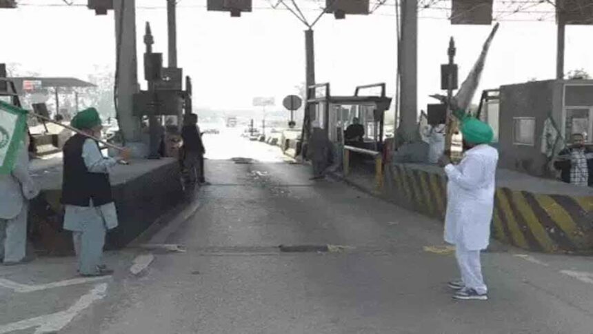 किसानों ने फ्री करवाया लाडोवाल टोल प्लाजा