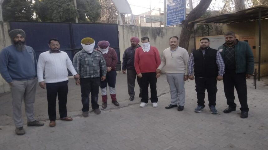 Punjab News: DIC ऑफिस के 3 कर्मचारी 30,000 रुपये की रिश्वत लेते हुए रंगे हाथों काबू