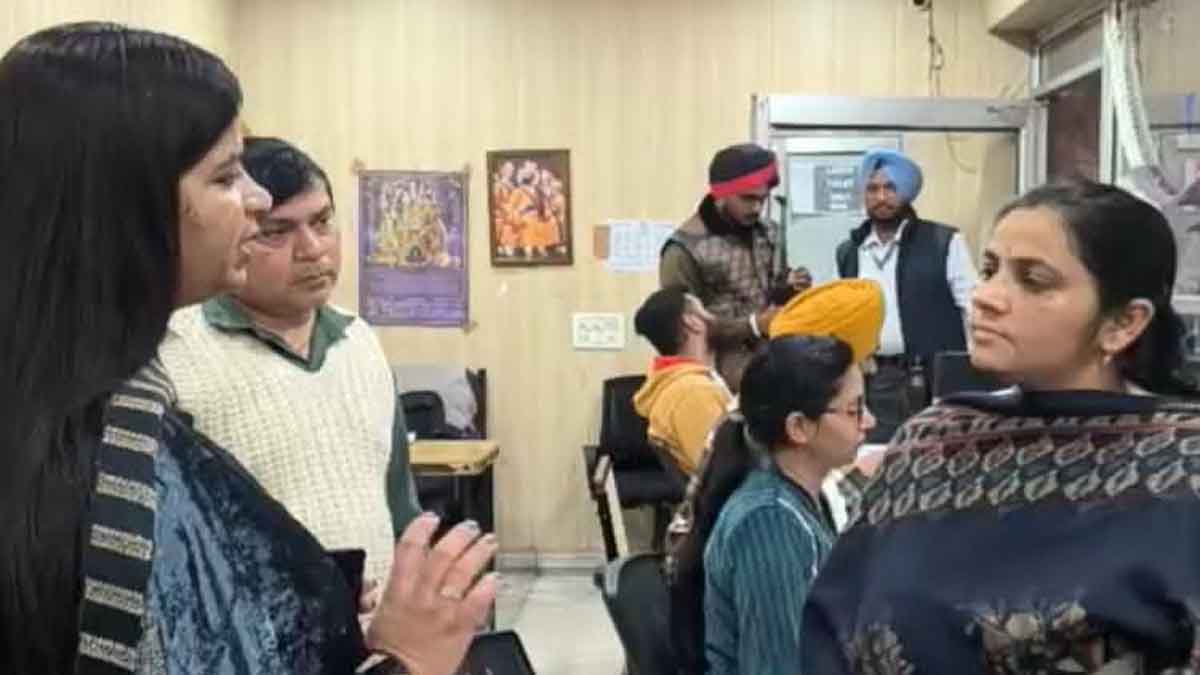 मेयर ने दफ्तर में मारा छापा