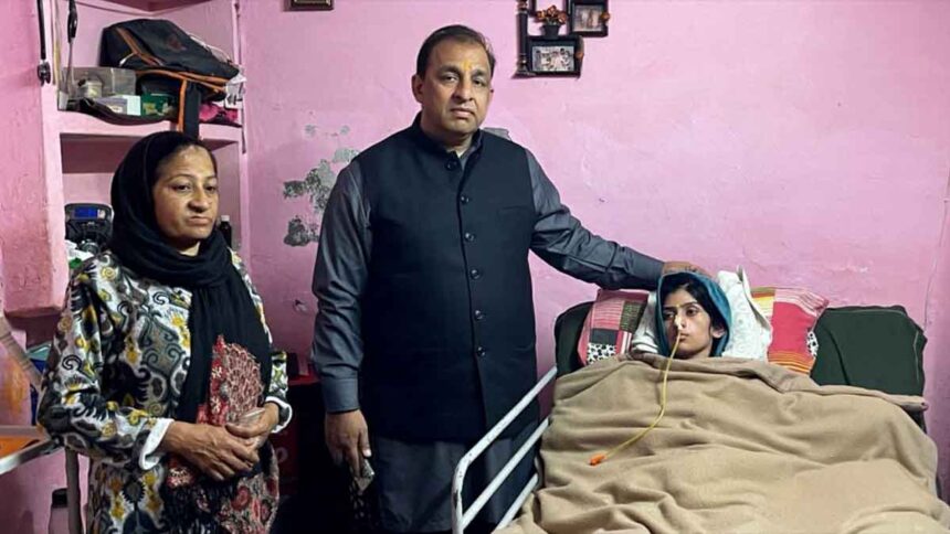 Jalandhar News: गरीब परिवार को मुख्यमंत्री सेहत योजना के तहत 10 लाख रुपये तक का स्वास्थ्य बीमा कार्ड जारी