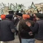 पुलिस ने किसानों को हाईवे जाम से रोका