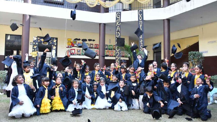 St Soldier News: सेंट सोल्जर स्कूल में आयोजित किंडरगार्टन की ग्रैंड ग्रेजुएशन सेरेमनी